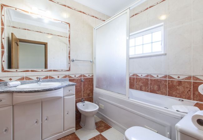 Villa in Albufeira - Villa Tulipa | 4 Bedrooms | Private Swimming Pool | Albufeira Villa in Albufeira - Villa Tulipa | 4 Bedrooms | Private Swimming Pool | Albufeira