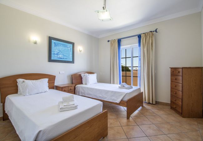 Villa in Albufeira - Villa Tulipa | 4 Bedrooms | Private Swimming Pool | Albufeira Villa in Albufeira - Villa Tulipa | 4 Bedrooms | Private Swimming Pool | Albufeira