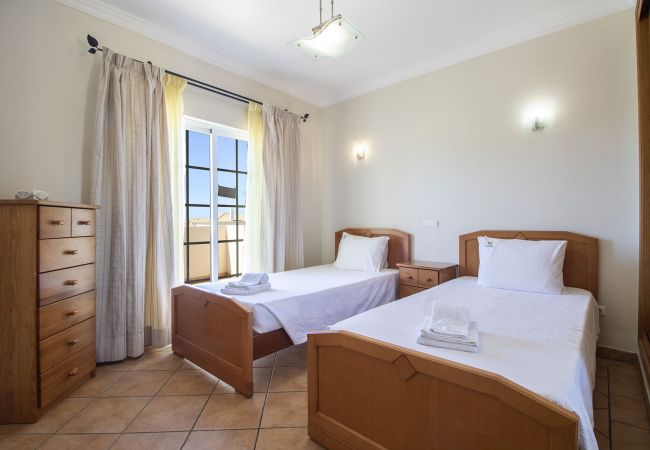 Villa in Albufeira - Villa Tulipa | 4 Bedrooms | Private Swimming Pool | Albufeira Villa in Albufeira - Villa Tulipa | 4 Bedrooms | Private Swimming Pool | Albufeira