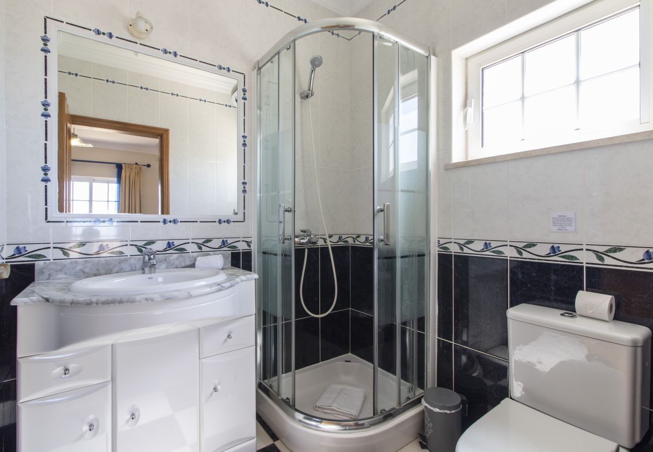Villa in Albufeira - Villa Tulipa | 4 Bedrooms | Private Swimming Pool | Albufeira