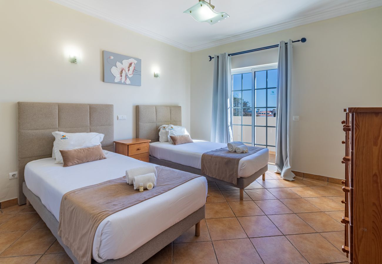 Villa in Albufeira - Villa Tulipa | 4 Bedrooms | Private Swimming Pool | Albufeira