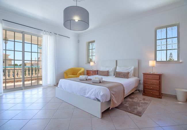 Villa in Galé - Villa Azul | 4 Bedrooms | Easy Walking to the Beach | Galé