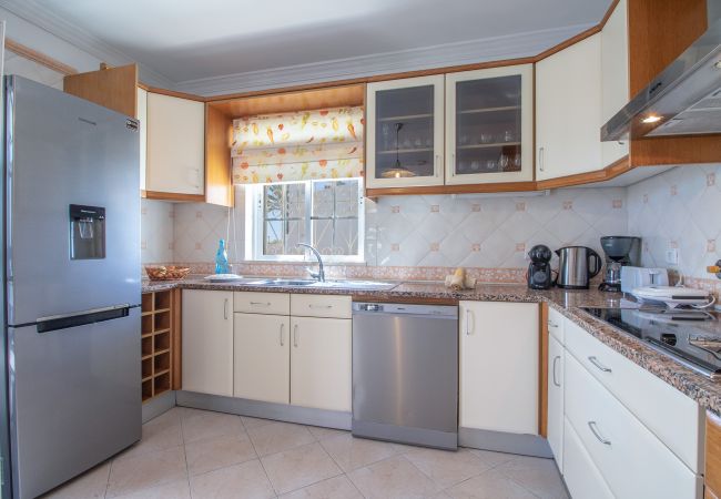 Villa in Galé - Villa Azul | 4 Bedrooms | Easy Walking to the Beach | Galé Villa in Galé - Villa Azul | 4 Bedrooms | Easy Walking to the Beach | Galé