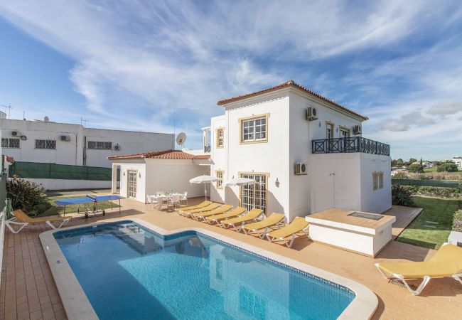 Villa/Dettached house in Albufeira - Villa Pacheco | 4 Bedrooms | Easy Walking to the Beach | Olhos de Água
