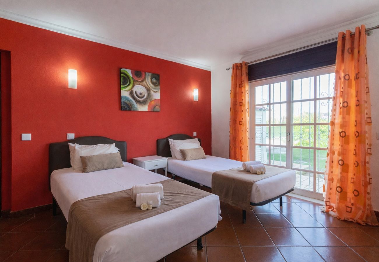 Villa in Albufeira - Villa Pacheco | 4 Bedrooms | Easy Walking to the Beach | Olhos de Água