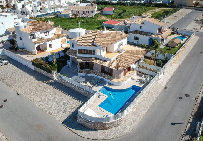 Villa/Dettached house in Galé - Villa Brisa do Mar | 4 Bedrooms | Walking Distance | Galé