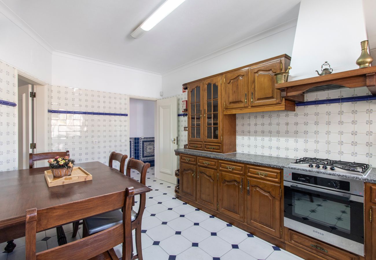 Villa in Galé - Villa Brisa do Mar | 4 Bedrooms | Walking Distance | Galé