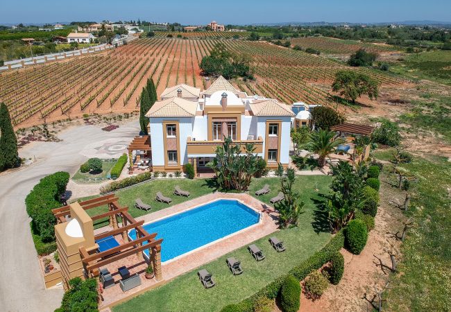 Villa/Dettached house in Albufeira - Quinta Dionysus | 6 Bedrooms | Own Vineyard | Albufeira