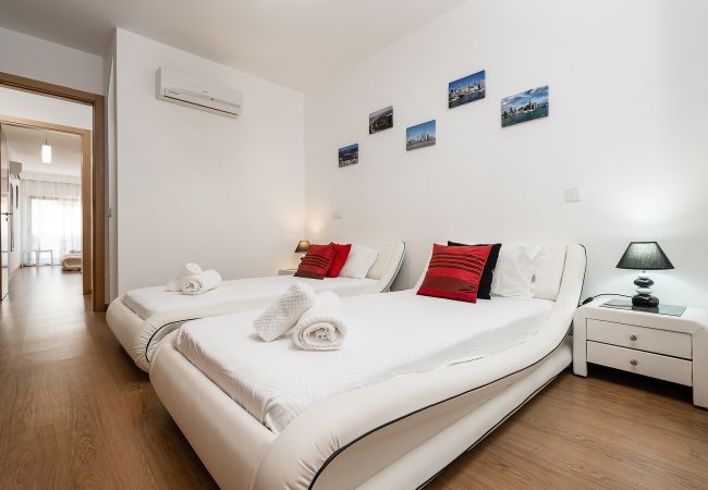 Apartment in Portimão - Praia da Rocha: Pool | Beach| Family Time Apartment in Portimão - Praia da Rocha: Pool | Beach| Family Time