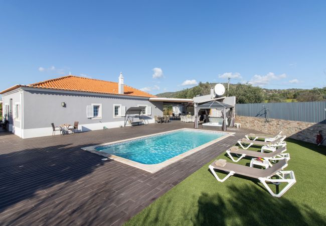 Villa in Loulé - Villa Teixeira | 4 Bedrooms | Outdoor Jacuzzi | Almancil