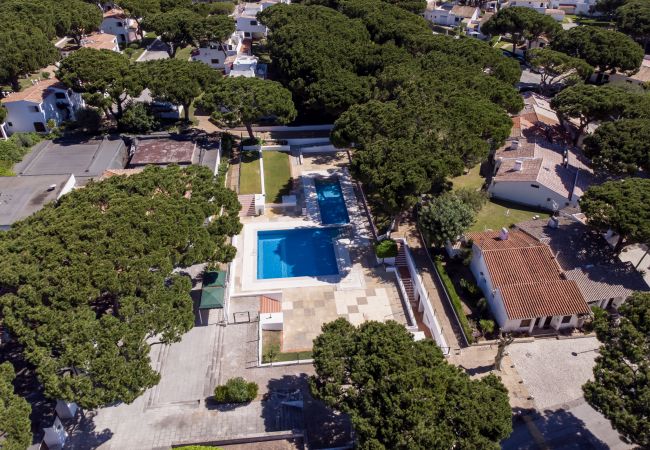 House in Albufeira - Casa da Aldeia | 4 Bedrooms | Next to Pine Cliffs | Olhos de Água