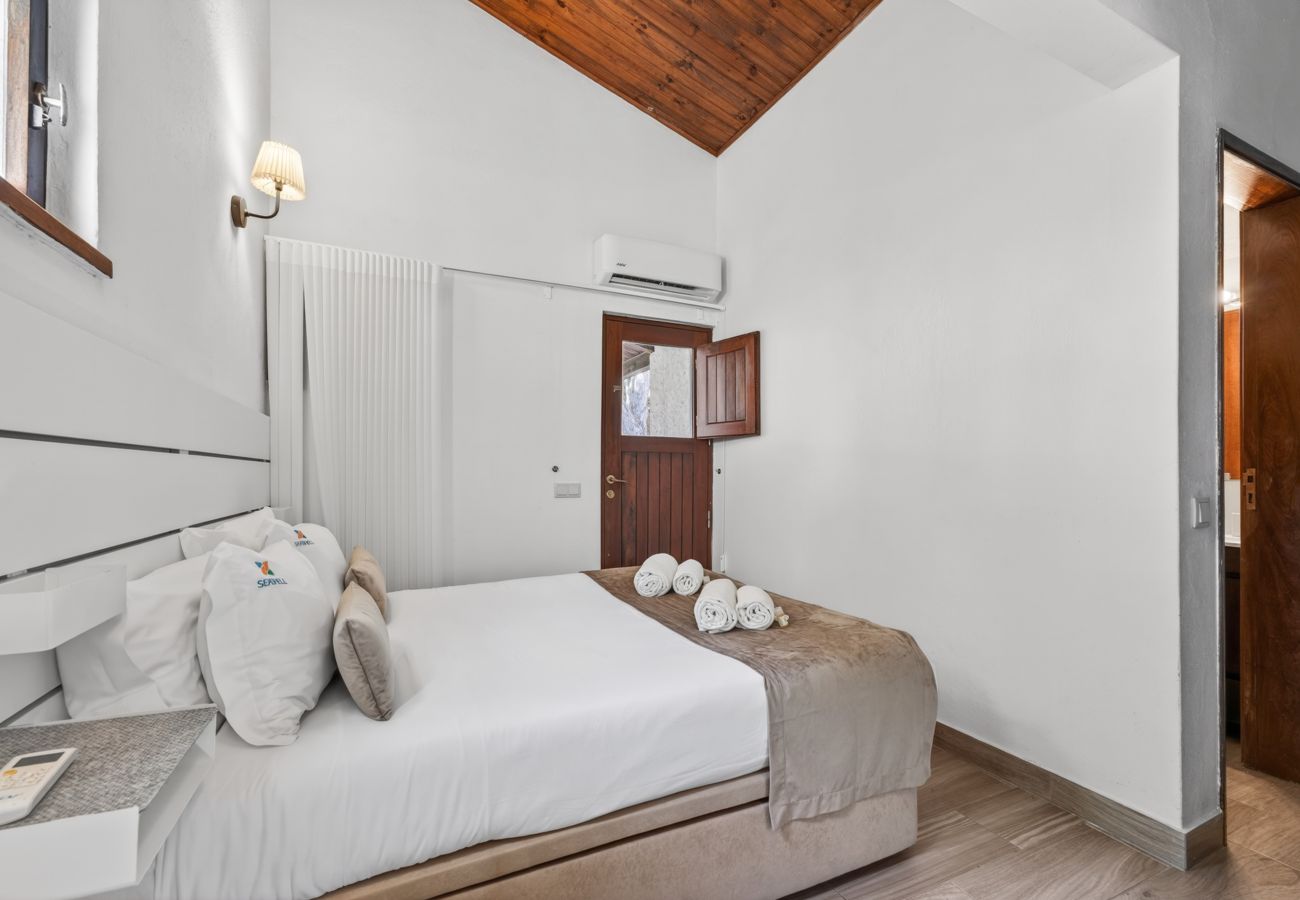 House in Albufeira - Casa da Aldeia | 4 Bedrooms | Next to Pine Cliffs | Olhos de Água