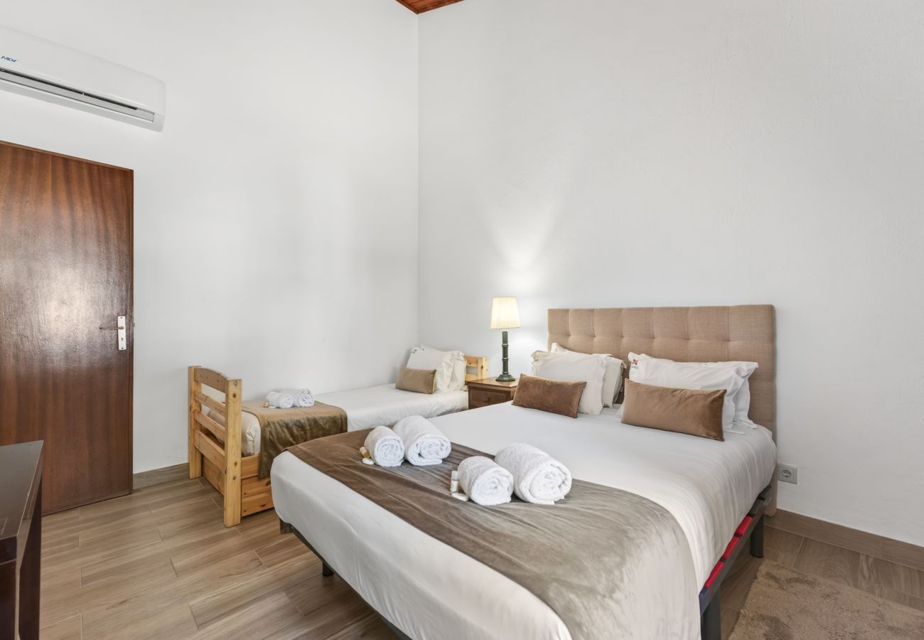 House in Albufeira - Casa da Aldeia | 4 Bedrooms | Next to Pine Cliffs | Olhos de Água