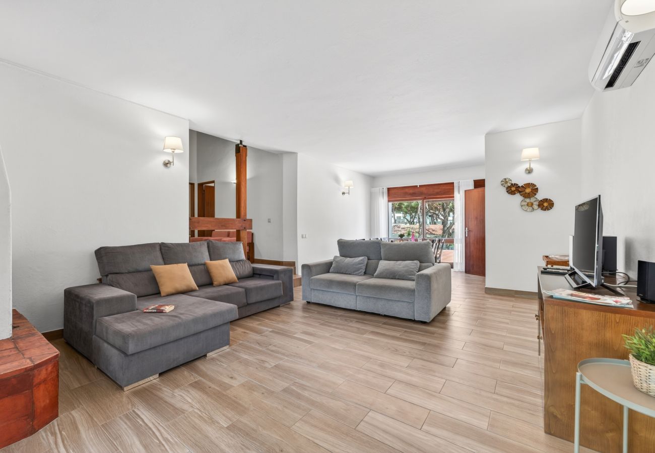 House in Albufeira - Casa da Aldeia | 4 Bedrooms | Next to Pine Cliffs | Olhos de Água