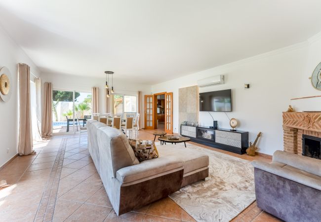 Villa in Albufeira - Villa Castelo | 4 Bedrooms | Castelo Beach | Galé Villa in Albufeira - Villa Castelo | 4 Bedrooms | Castelo Beach | Galé