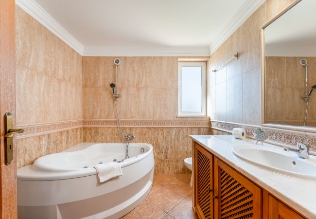 Villa in Albufeira - Villa Castelo | 4 Bedrooms | Castelo Beach | Galé Villa in Albufeira - Villa Castelo | 4 Bedrooms | Castelo Beach | Galé