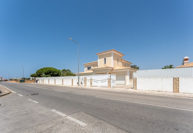 Villa in Albufeira - Villa Castelo | 4 Bedrooms | Castelo Beach | Galé Villa in Albufeira - Villa Castelo | 4 Bedrooms | Castelo Beach | Galé