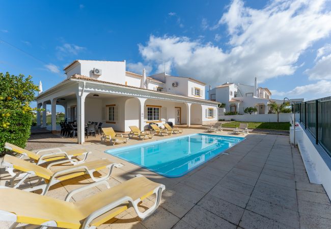 Villa in Albufeira - Villa Girassol | 5 Bedrooms | Central | Albufeira