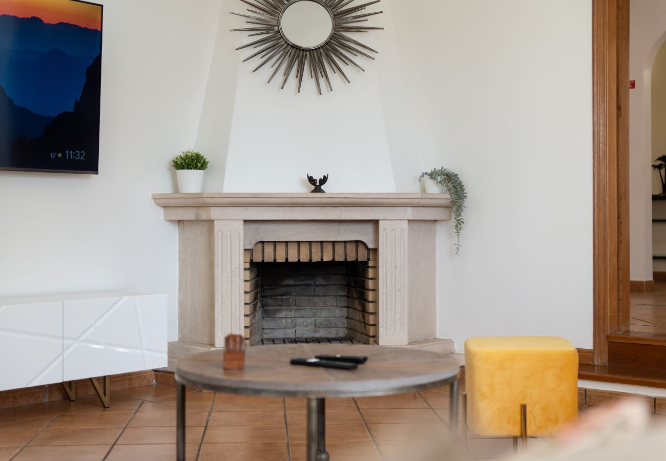 Villa in Albufeira - Villa Girassol | 5 Bedrooms | Central | Albufeira