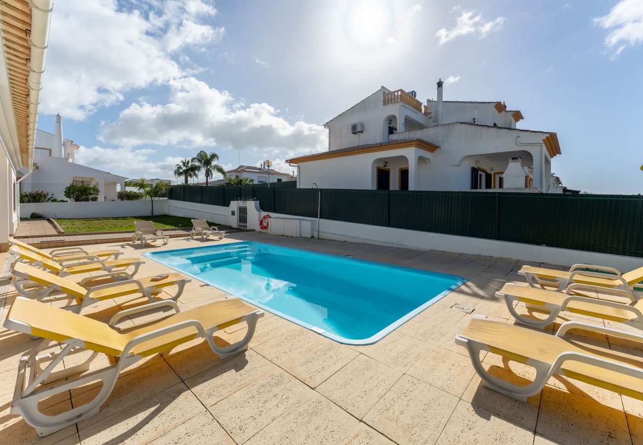 Villa in Albufeira - Villa Girassol | 5 Bedrooms | Central | Albufeira