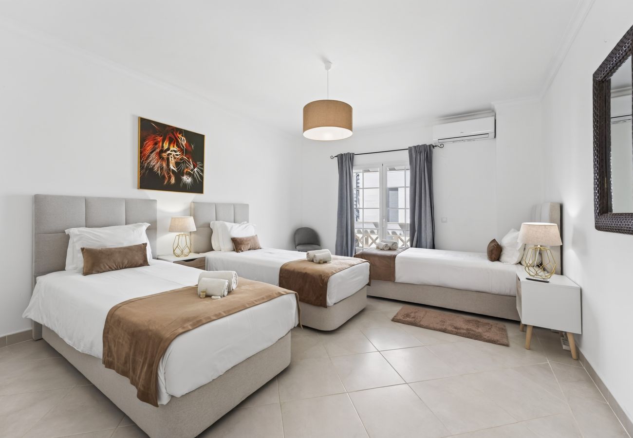 Villa in Albufeira - Villa Feliz | 4 bedrooms | Near Marina | Albufeira