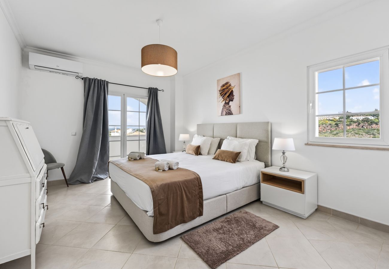 Villa in Albufeira - Villa Feliz | 4 bedrooms | Near Marina | Albufeira