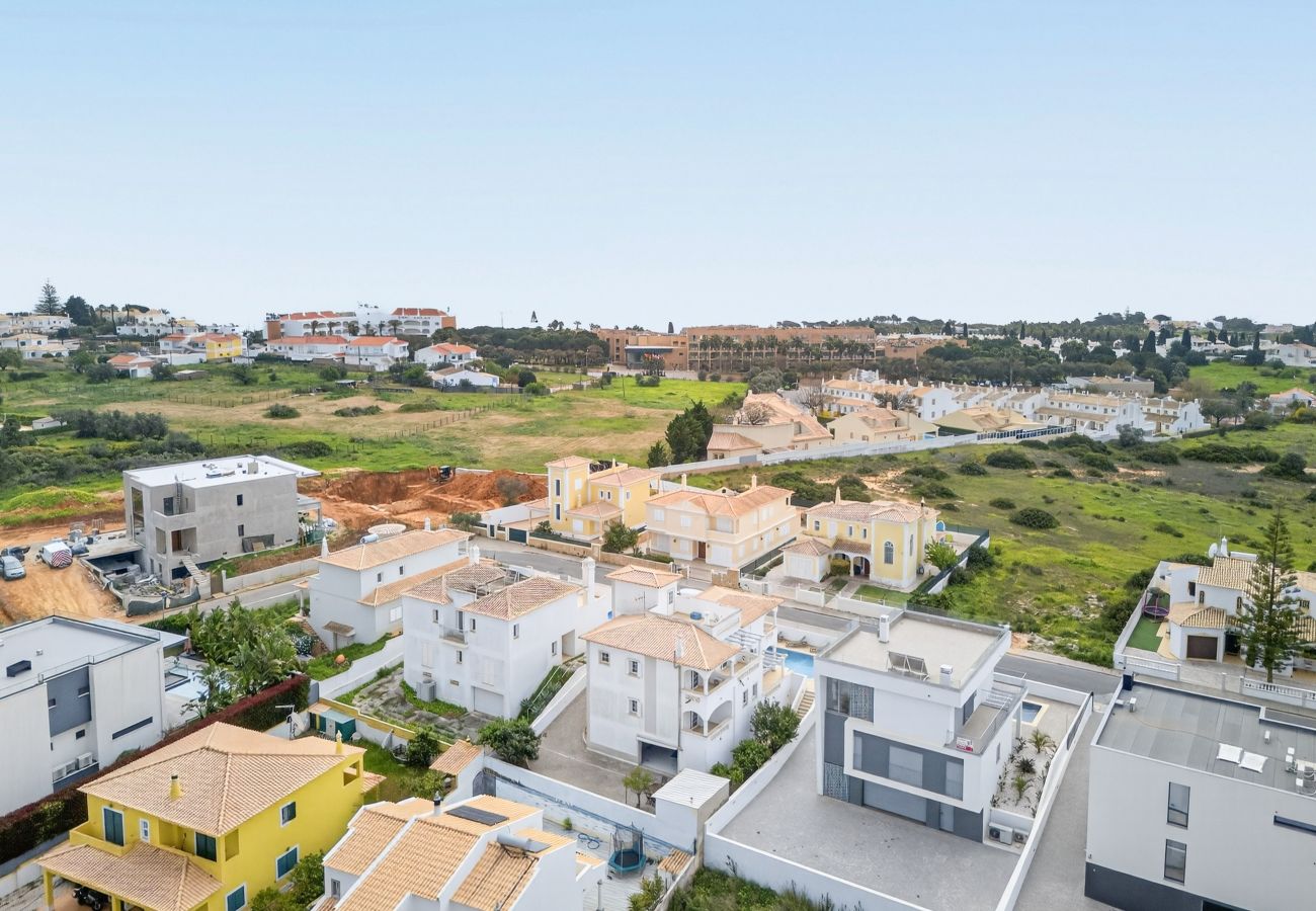 Villa in Albufeira - Villa Feliz | 4 bedrooms | Near Marina | Albufeira