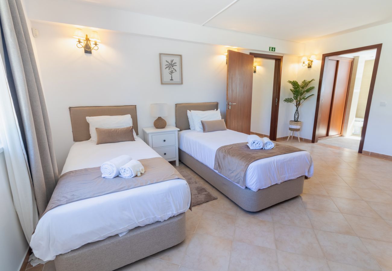 Villa in Carvoeiro - Villa Ursa | 6 bedrooms | Jacuzzi | Benagil