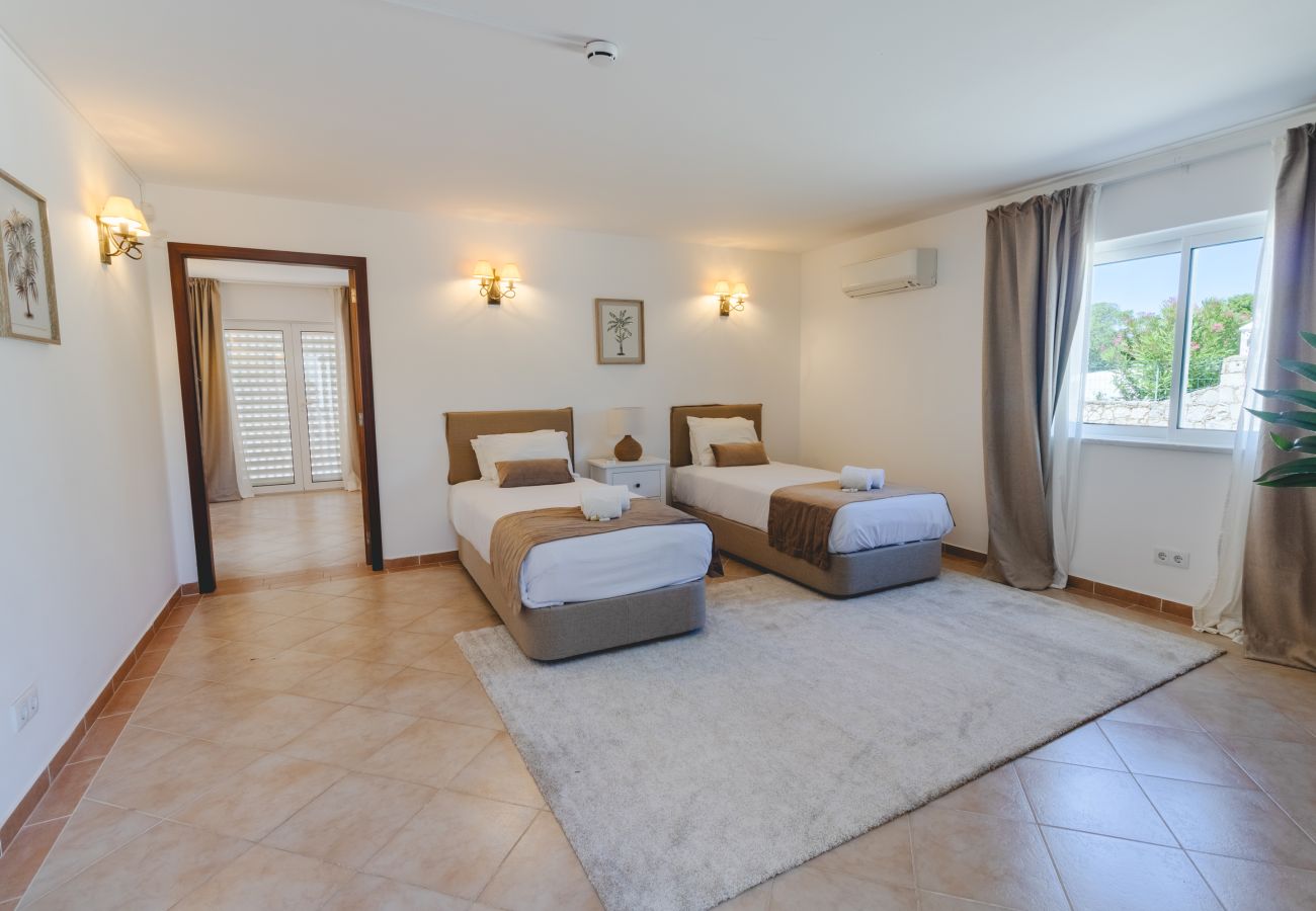 Villa in Carvoeiro - Villa Ursa | 6 bedrooms | Jacuzzi | Benagil