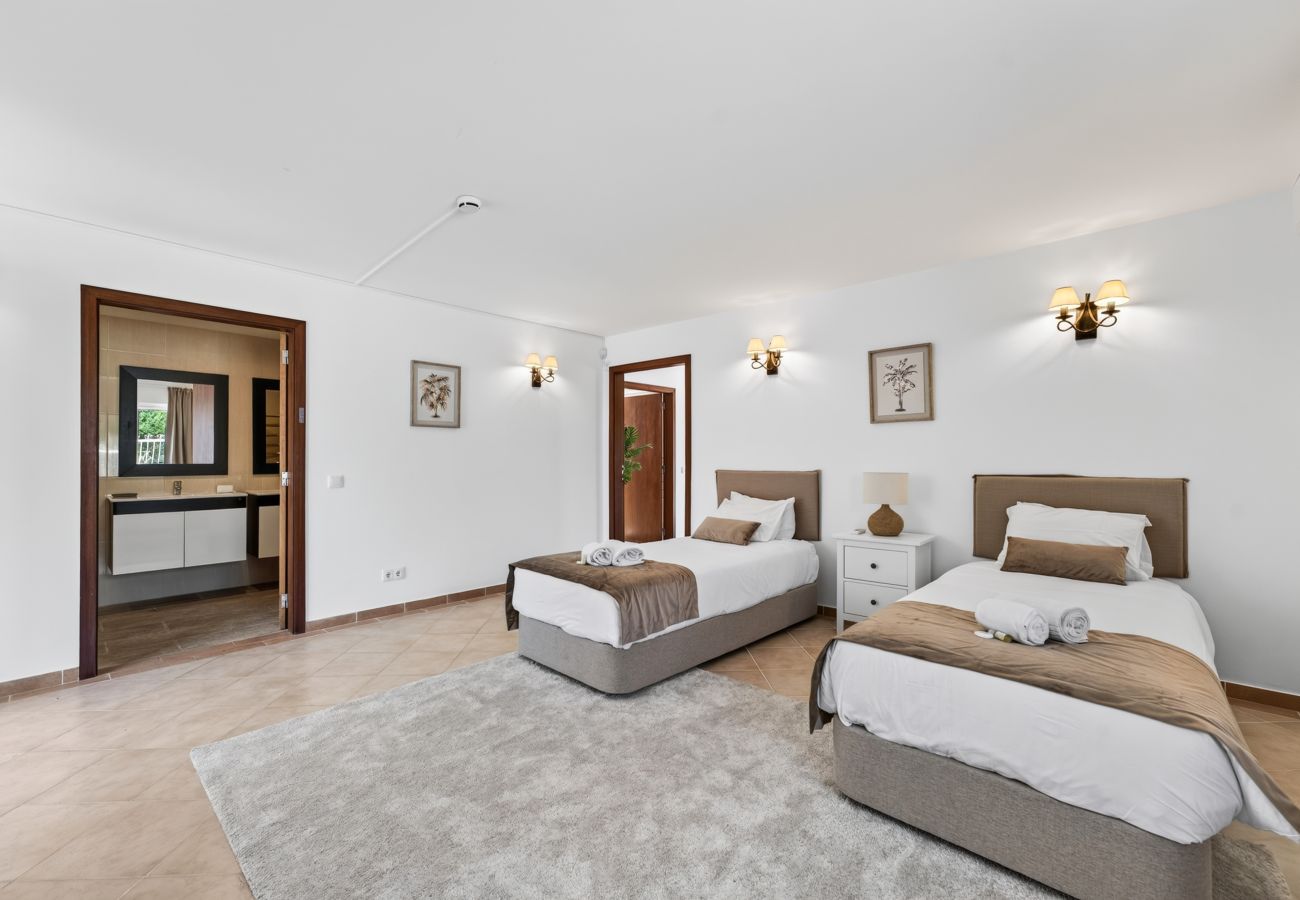 Villa in Carvoeiro - Villa Ursa | 6 bedrooms | Jacuzzi | Benagil