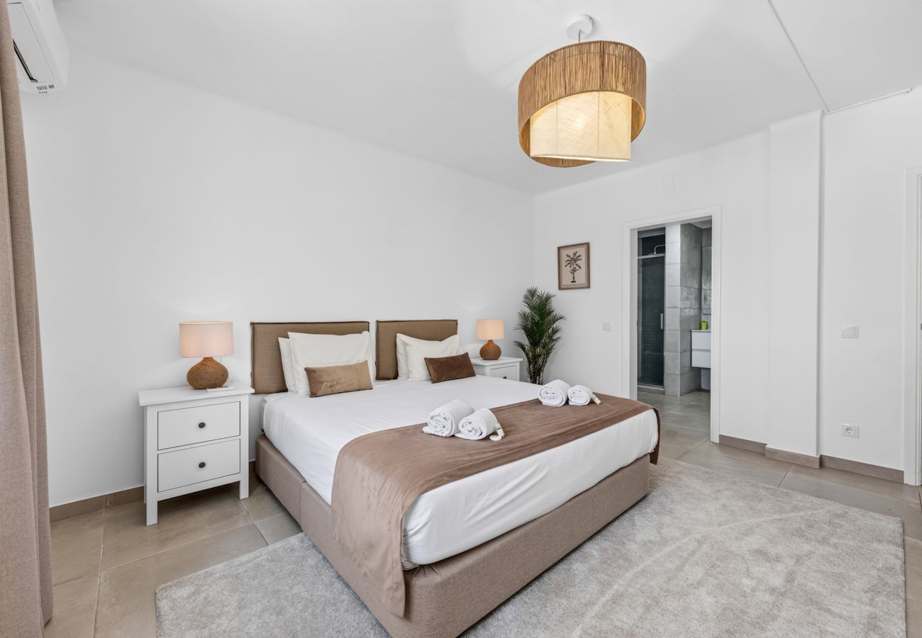 Villa in Carvoeiro - Villa Ursa | 6 bedrooms | Jacuzzi | Benagil