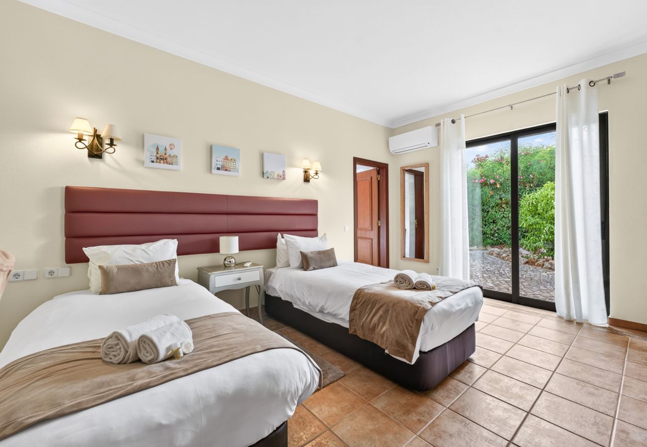 Villa in Lagoa - Quinta dos Loendros |  9 bedrooms | Carvoeiro | Jacuzzi